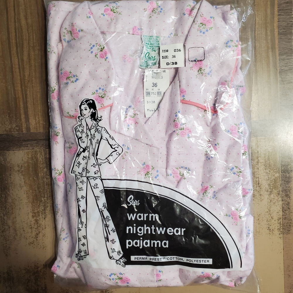 Sears Light Pink Flannel Floral Pajama 2-piece set Vintage Long Sleeve V-neck